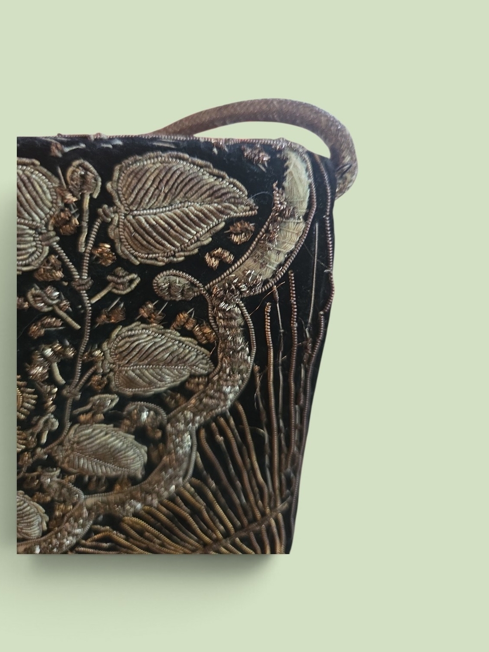 Vintage Indian Zardozi hand-embroidered evening bag/clutch. - Picture 8 of 12